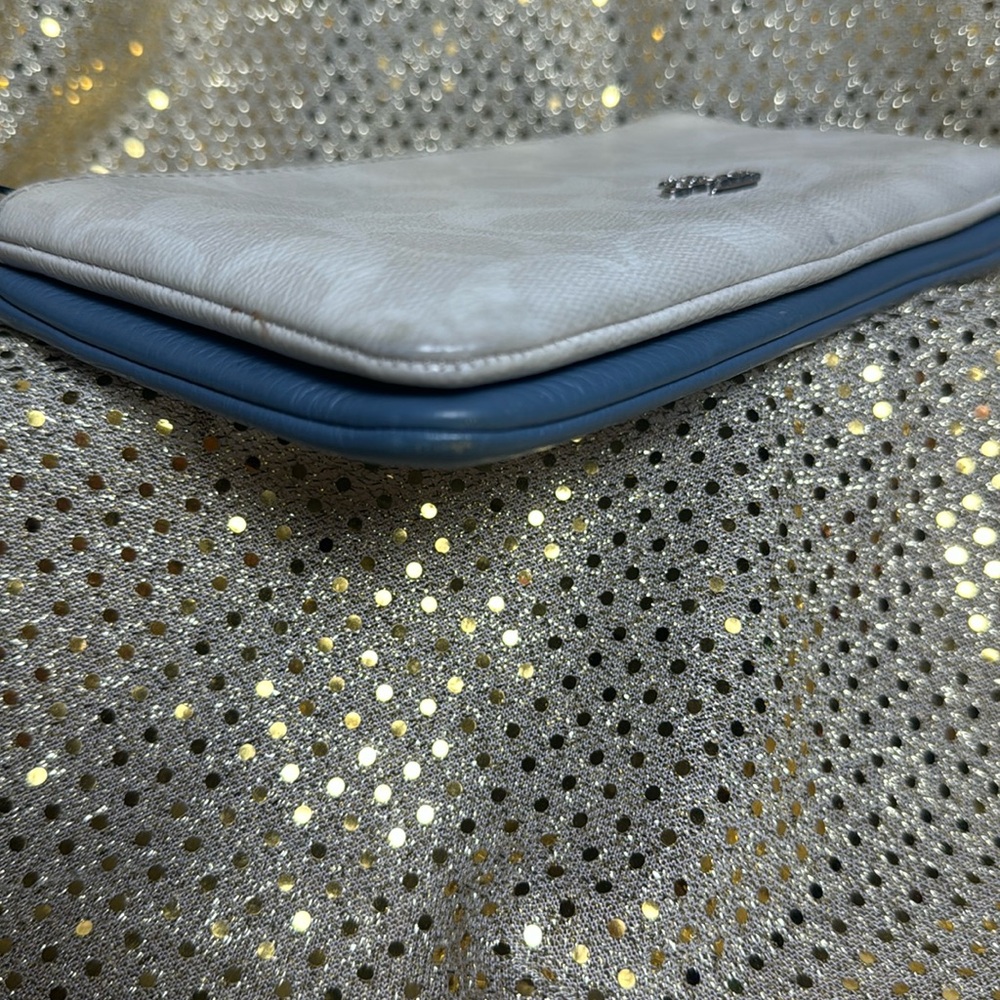Coach Wristlit blue & creams leather purse - Picture 9 of 16